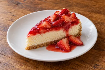 Cheesecake sa jagodama — AI ilustracija jela iz jelovnika Ručkić